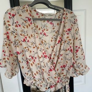 Medium floral top